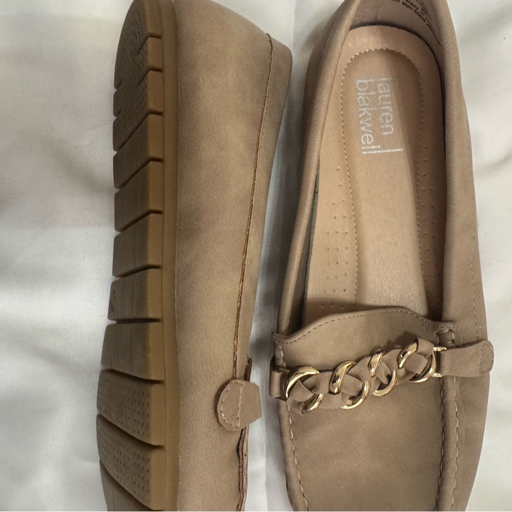 Lauren Blackwell Women's Beige Loafers with Gold Chain